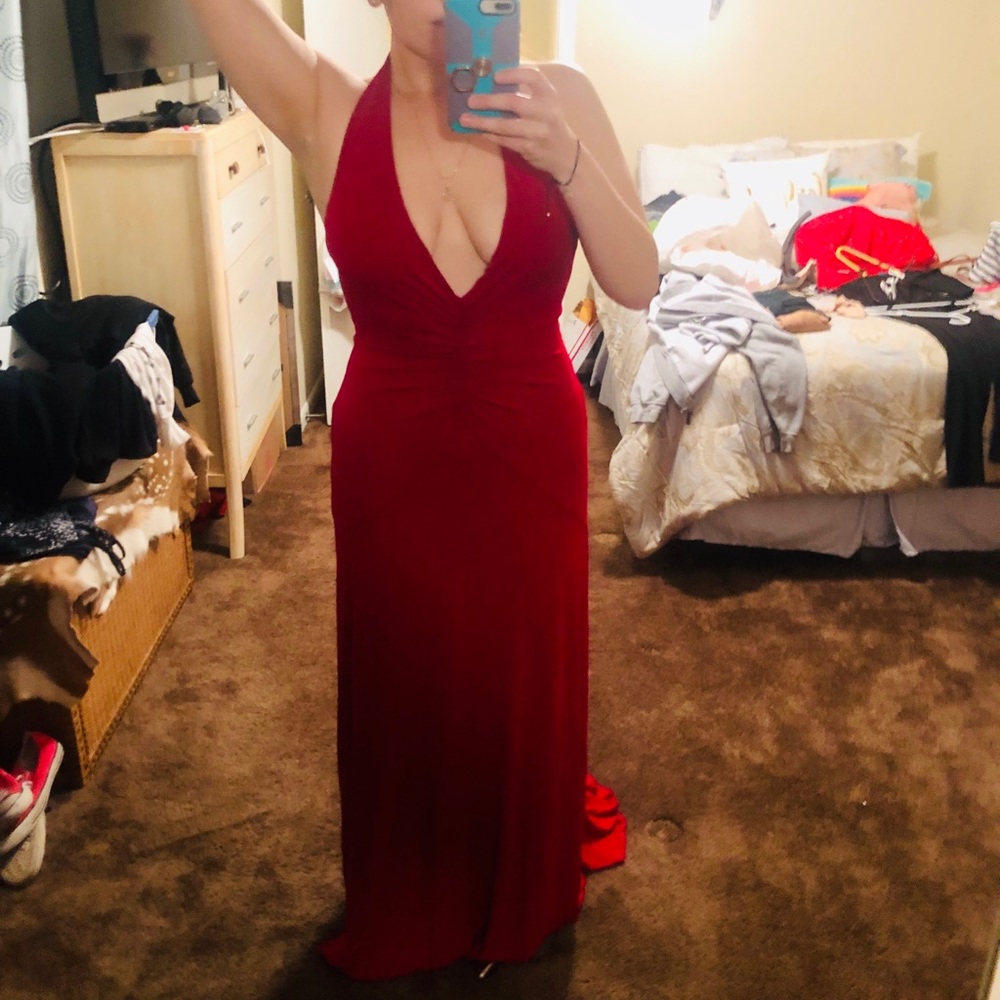RED Nicole Miller Deep V Plunge Ruched Gown